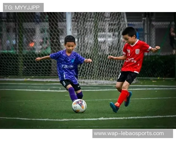 足球比合激战正酣球迷热情高涨期待精彩瞬间与绝佳进球